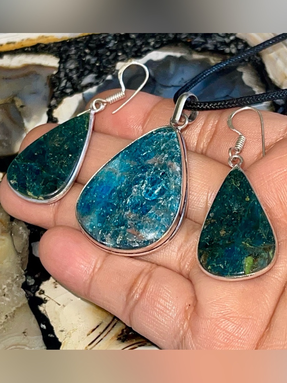 Natural Occurring Crack-lines Blue Apatite Crystal Pendant & Earrings Set